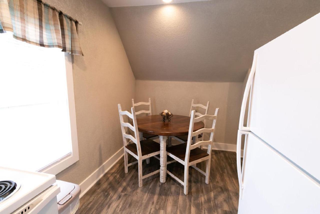 Wabash Spacious Rustic Downtown Market St 1 Bedroom Apt, Sleeps Up To 5, Steps To Honeywell & Eagles Theatre מראה חיצוני תמונה