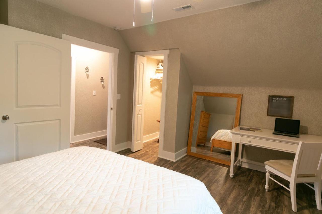 Wabash Spacious Rustic Downtown Market St 1 Bedroom Apt, Sleeps Up To 5, Steps To Honeywell & Eagles Theatre מראה חיצוני תמונה