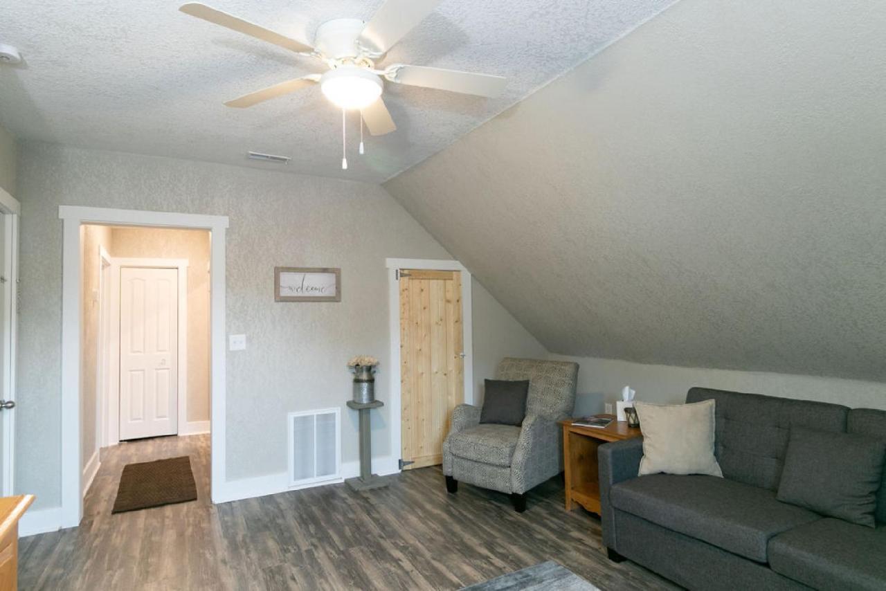 Wabash Spacious Rustic Downtown Market St 1 Bedroom Apt, Sleeps Up To 5, Steps To Honeywell & Eagles Theatre מראה חיצוני תמונה