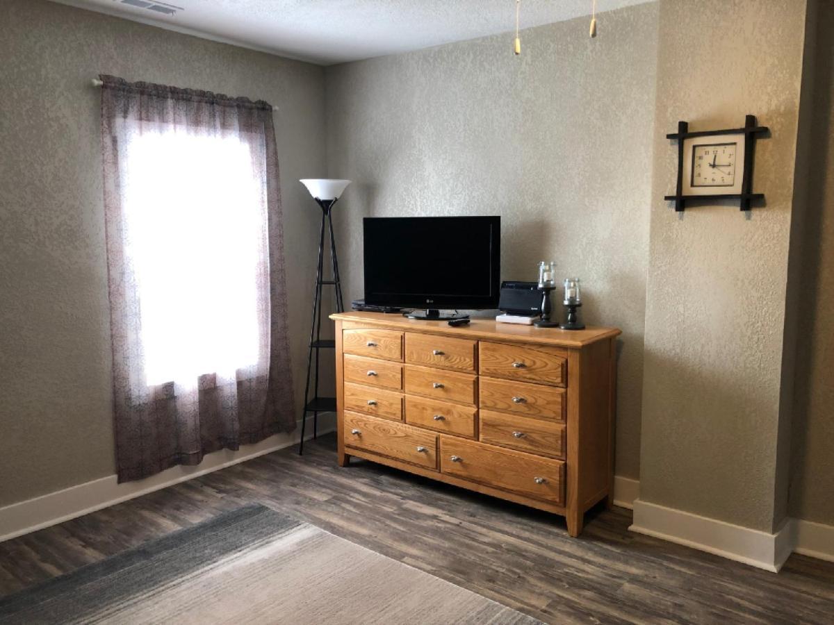 Wabash Spacious Rustic Downtown Market St 1 Bedroom Apt, Sleeps Up To 5, Steps To Honeywell & Eagles Theatre מראה חיצוני תמונה