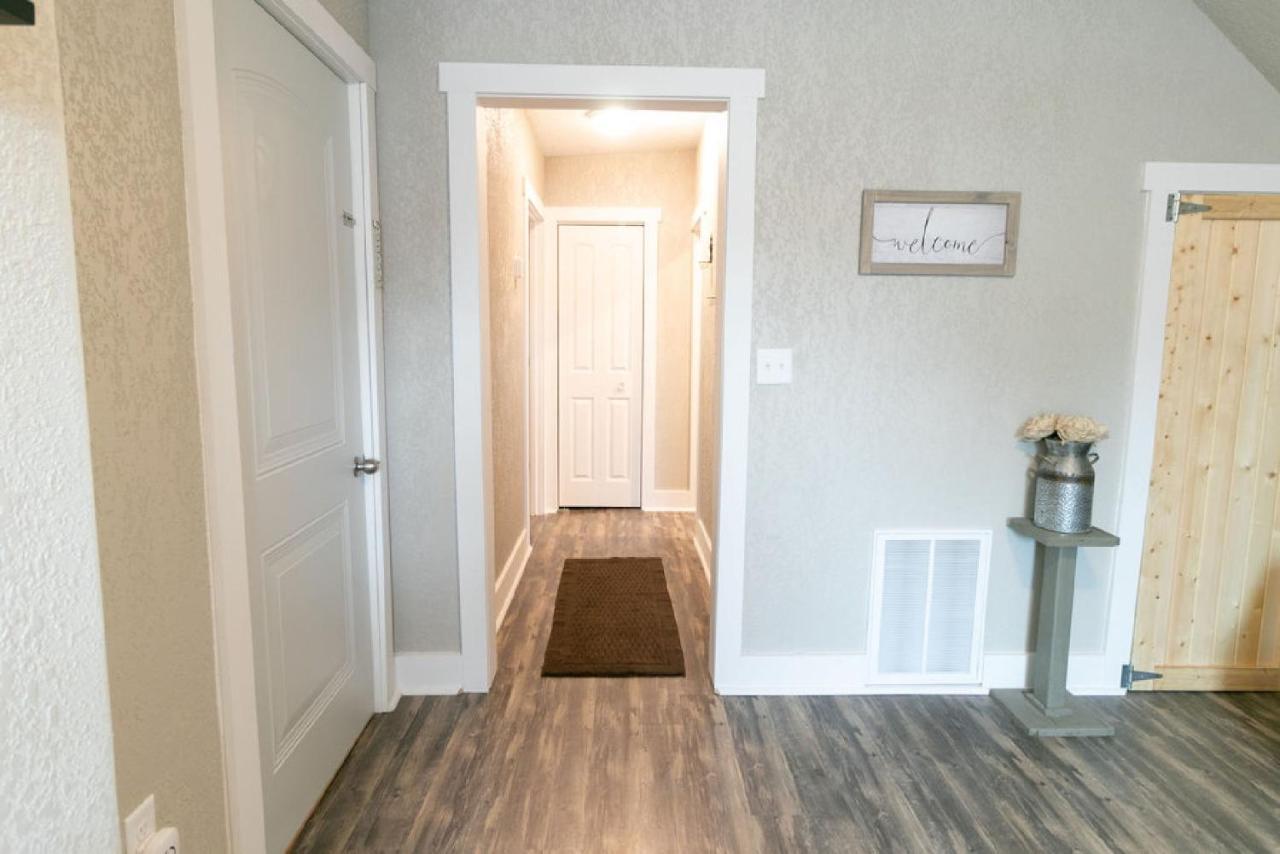 Wabash Spacious Rustic Downtown Market St 1 Bedroom Apt, Sleeps Up To 5, Steps To Honeywell & Eagles Theatre מראה חיצוני תמונה