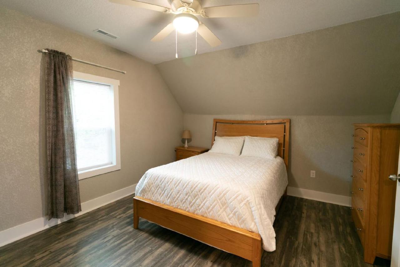 Wabash Spacious Rustic Downtown Market St 1 Bedroom Apt, Sleeps Up To 5, Steps To Honeywell & Eagles Theatre מראה חיצוני תמונה