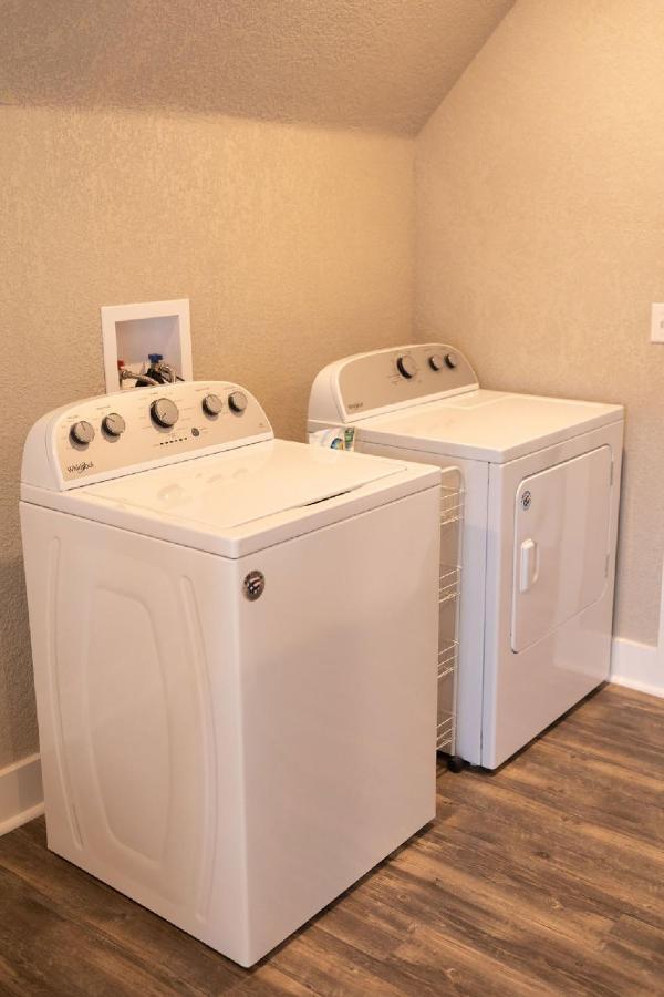 Wabash Spacious Rustic Downtown Market St 1 Bedroom Apt, Sleeps Up To 5, Steps To Honeywell & Eagles Theatre מראה חיצוני תמונה